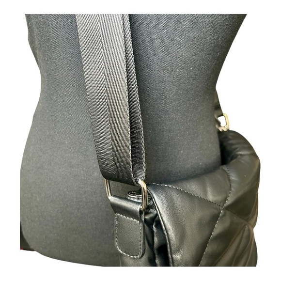 ROOTS Women’s Adjustable Crossbody Purse, Quilted Front, Black, Lightweight, NEW - Picture 9 of 9